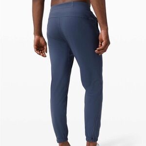 Lululemon Men’s Surge Jogger Shorter 27" EUC Sz Medium